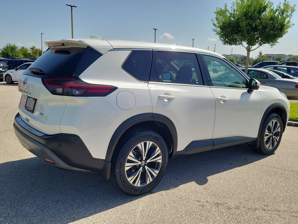 Used 2021 Nissan Rogue SV FWD image 2