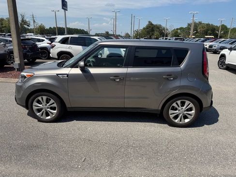 Used 2016 Kia Soul + w/ Primo Package FWD image 10