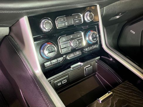 Used 2023 GMC Yukon XL Denali RWD image 16