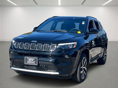 Used 2024 Jeep Compass Limited w/ Elite Group image 2