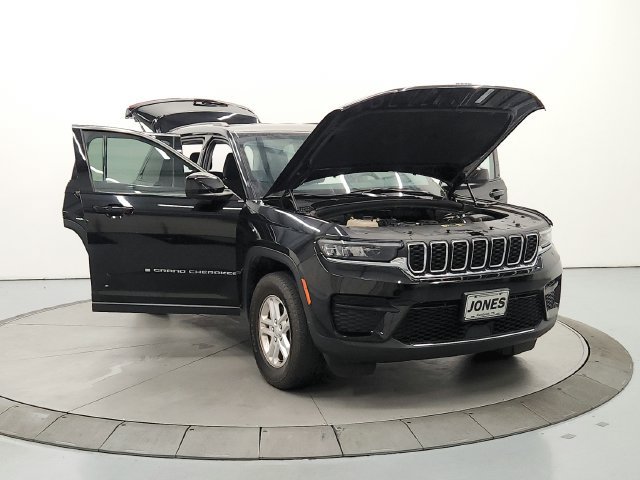 Used 2024 Jeep Grand Cherokee Laredo RWD image 11