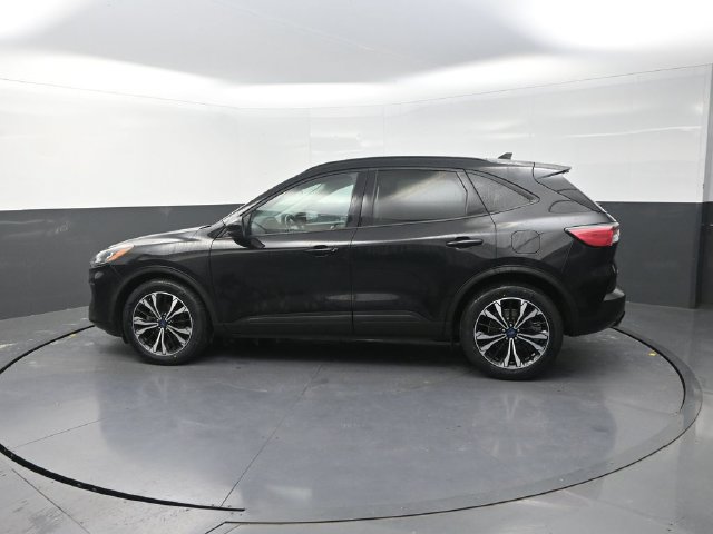Used 2021 Ford Escape SE w/ SE Sport Appearance Package FWD image 4