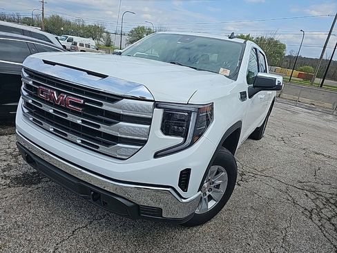 Used 2023 GMC Sierra 1500 SLE image 3