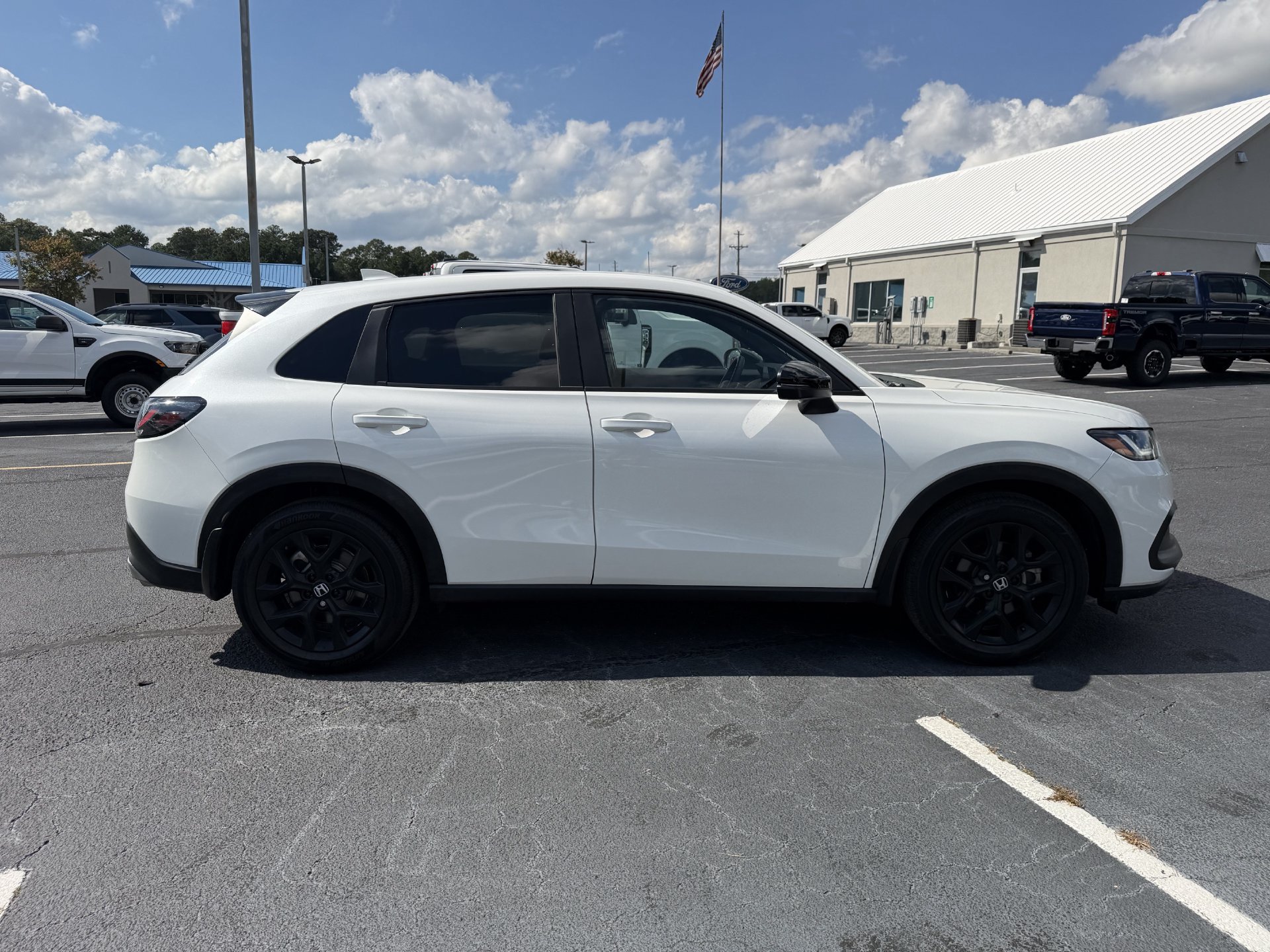 Used 2025 Honda HR-V Sport image 16
