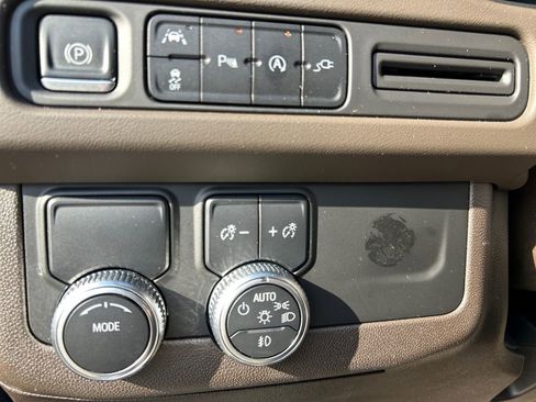 Used 2021 GMC Yukon XL SLT image 22