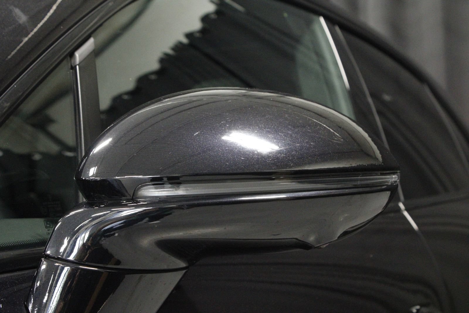 Certified 2025 Porsche Macan Turbo Electric AWD/4WD image 14