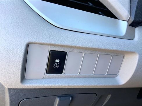 Used 2018 Toyota Sienna L image 32