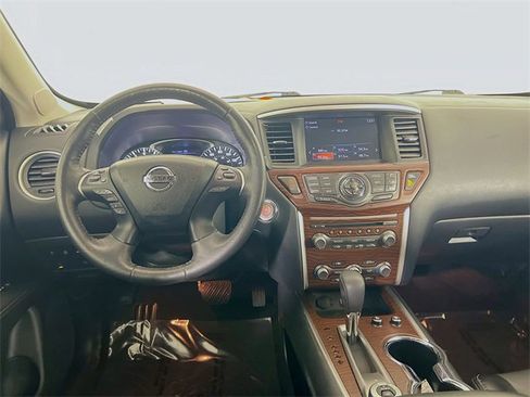 Used 2020 Nissan Pathfinder Platinum image 19