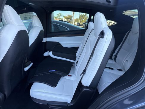 Used 2023 Tesla Model X image 6
