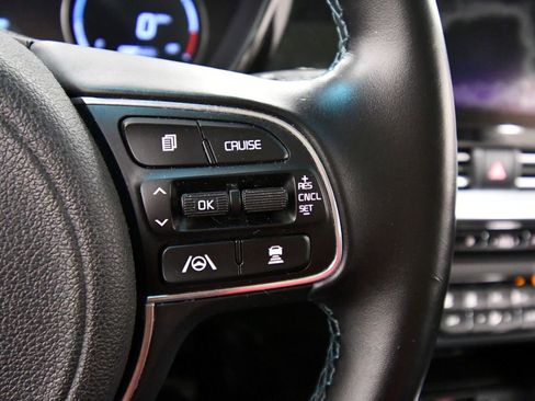 Used 2022 Kia Niro EX Premium w/ Cold Weather Package image 22