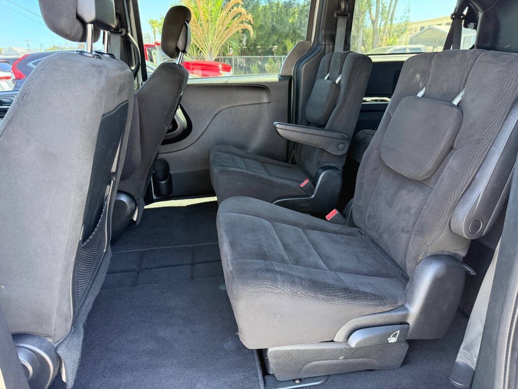 Used 2016 Dodge Grand Caravan SE FWD image 23