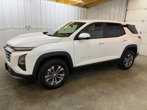 Used 2025 Chevrolet Equinox LT FWD image 4