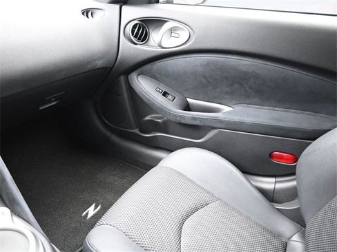 Used 2010 Nissan 370Z Touring image 30