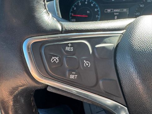 Used 2018 Chevrolet Equinox LT image 17