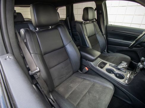 Used 2020 Jeep Grand Cherokee Altitude RWD image 20
