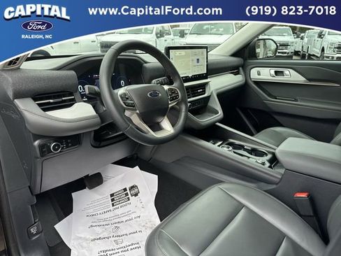 Certified 2025 Ford Explorer Active w/ Active Comfort Package image 18