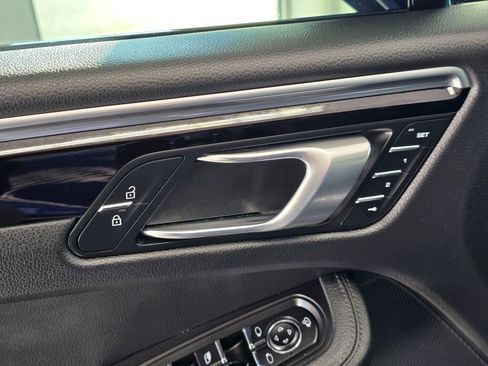 Used 2023 Porsche Macan image 22