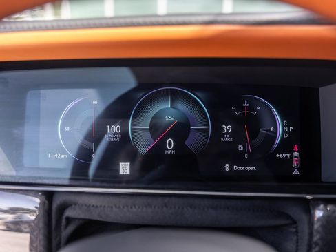Certified 2025 Rolls-Royce Cullinan Black Badge w/ Leather Finishing Pack AWD/4WD image 22
