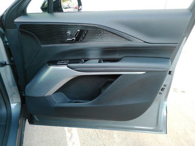 Used 2023 Cadillac Lyriq AWD image 21