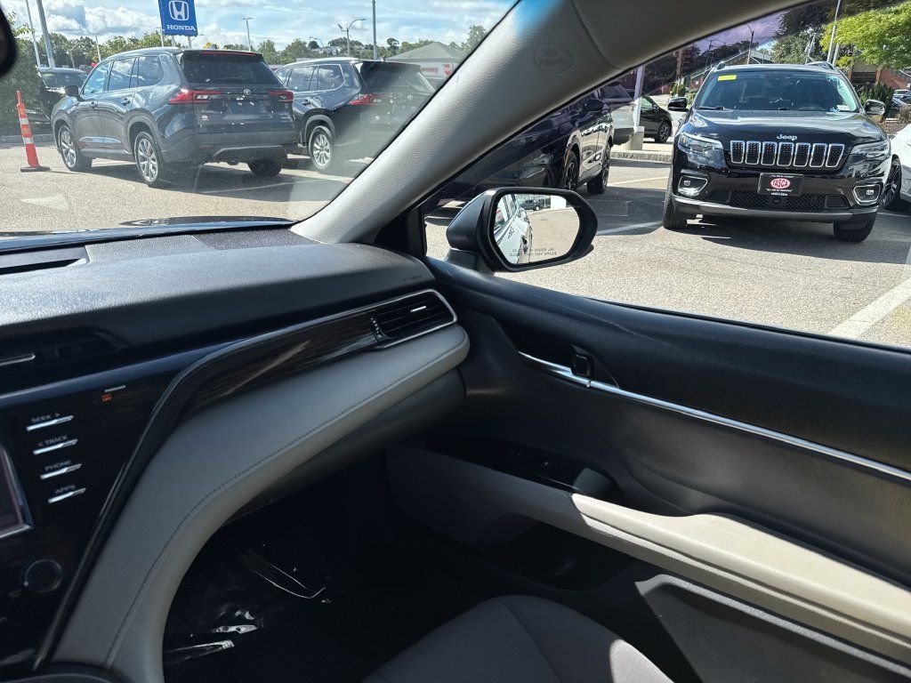Used 2019 Toyota Camry LE FWD image 27