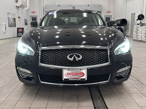 Used 2019 INFINITI Q70 Luxe image 10