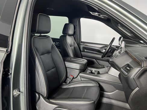 Used 2023 Chevrolet Suburban Premier image 31