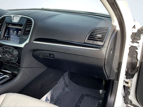 Used 2023 Chrysler 300 Touring L image 17