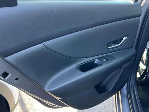 Certified 2023 Hyundai Elantra Limited image 11