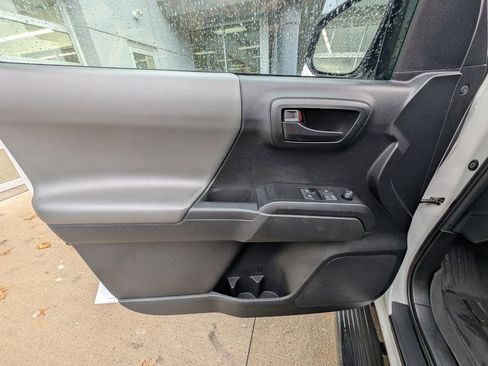 Used 2022 Toyota Tacoma SR image 34