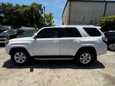 Used 2018 Toyota 4Runner SR5 RWD image 4