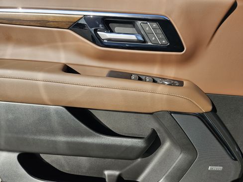 New 2026 Chevrolet Tahoe High Country AWD/4WD image 16