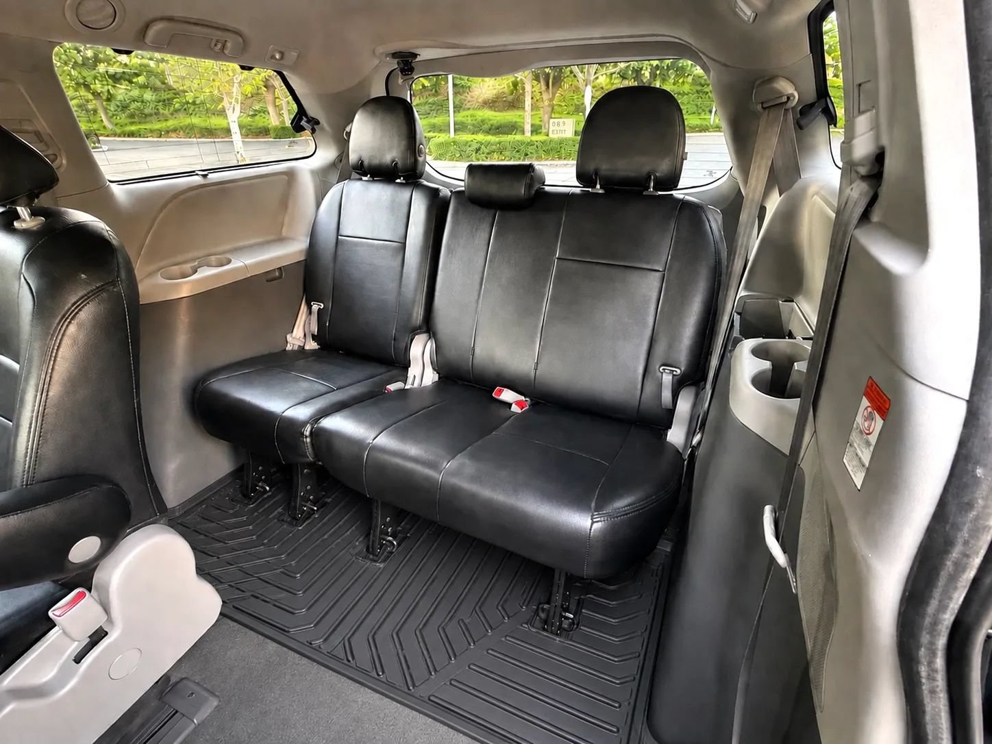 Used 2020 Toyota Sienna XLE w/ XLE Navigation Package FWD image 12