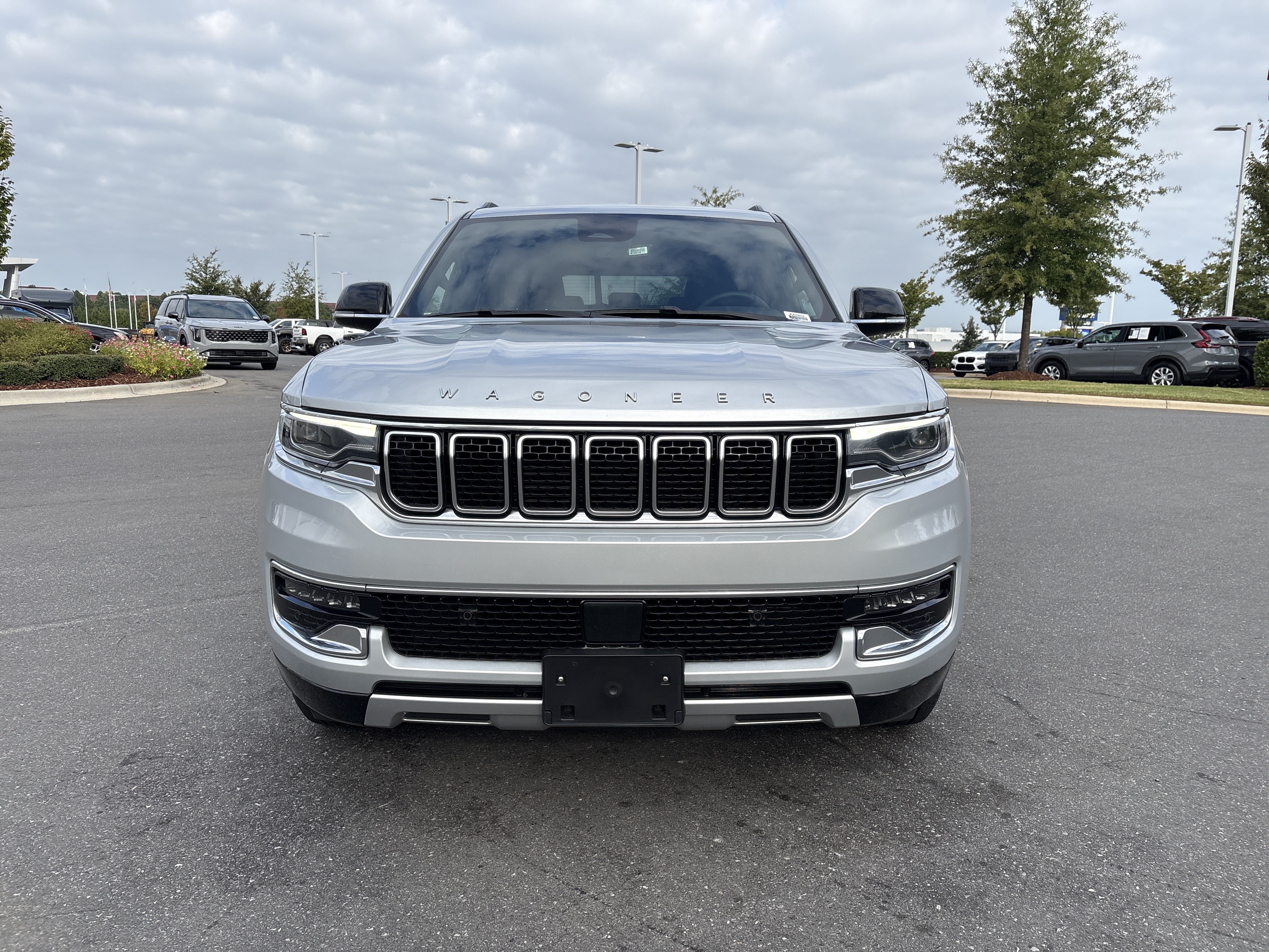Used 2024 Jeep Wagoneer L Series II AWD/4WD image 3