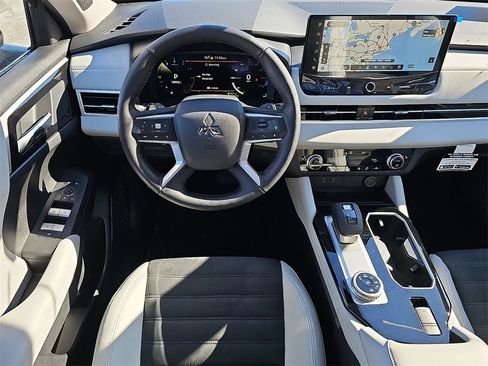 New 2026 Mitsubishi Outlander SE image 7