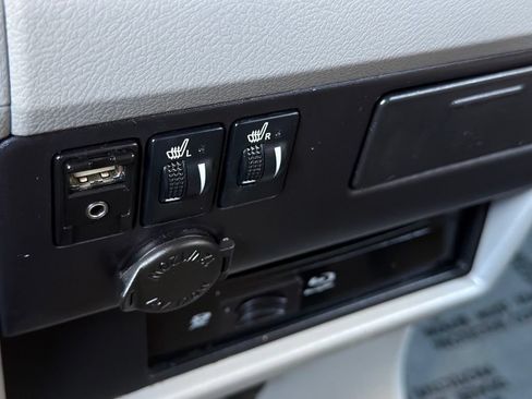Used 2017 Toyota Sienna XLE Premium FWD image 13