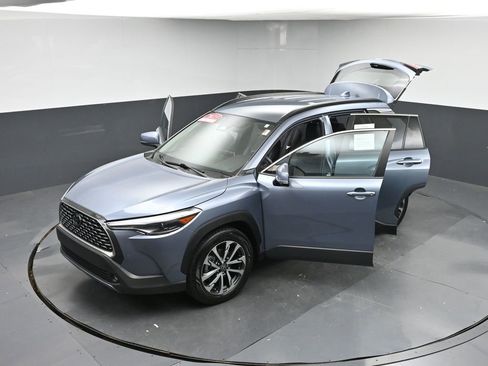 Used 2023 Toyota Corolla Cross XLE image 45