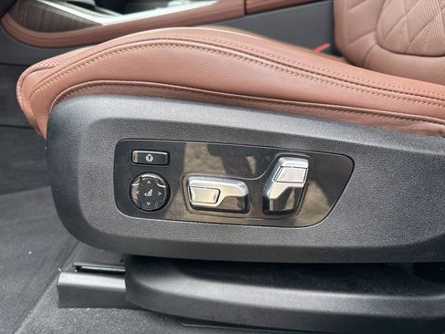 Used 2024 BMW X7 xDrive40i AWD/4WD image 14