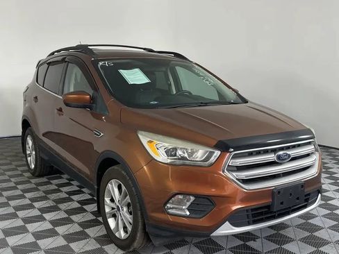 Used 2017 Ford Escape SE w/ SE Leather Comfort Package AWD/4WD image 1