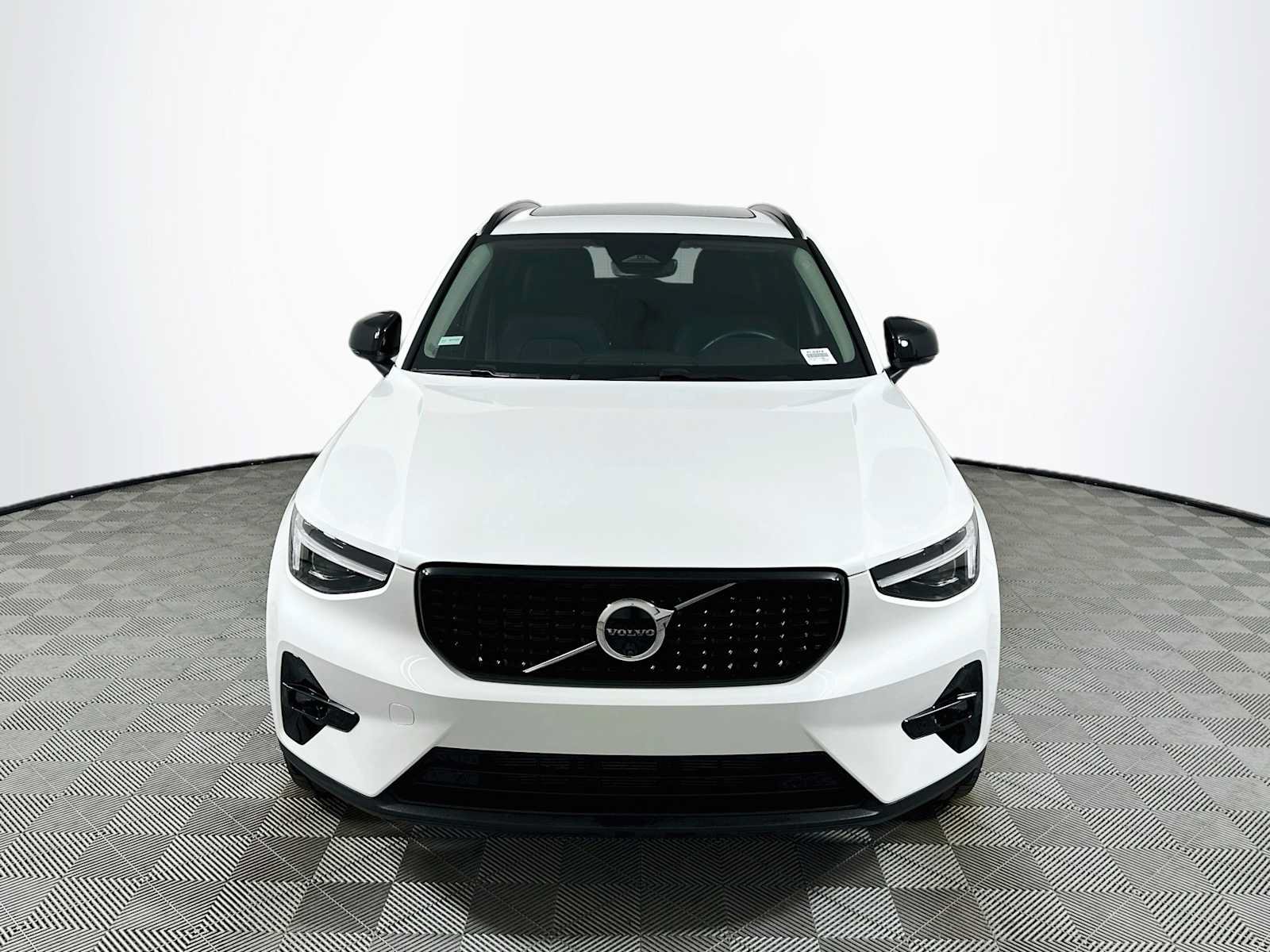 Used 2026 Volvo XC40 B5 Plus w/ Protection Package Premier AWD/4WD image 2