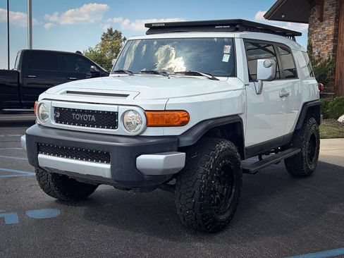 Used 2012 Toyota FJ Cruiser 2WD w/ Convenience Pkg image 13