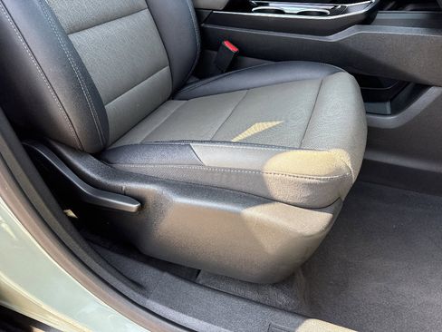 Used 2025 Chevrolet Equinox LT w/ Convenience Package II FWD image 54