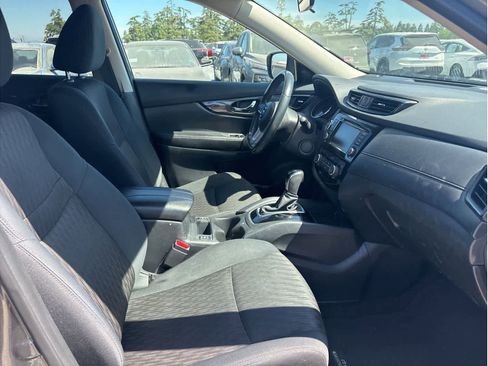 Used 2018 Nissan Rogue SV image 14
