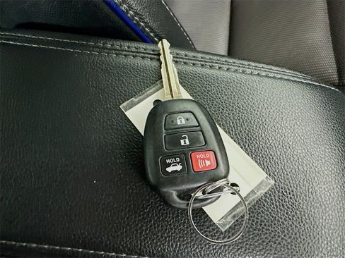 Used 2017 Toyota Corolla SE image 38