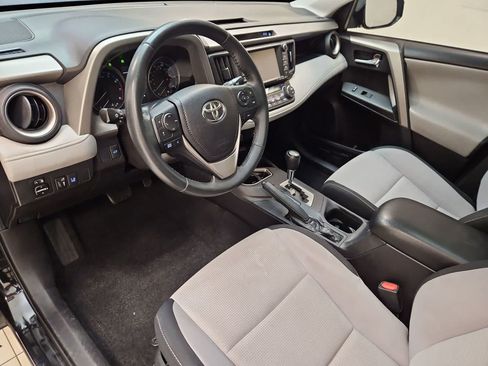 Used 2018 Toyota RAV4 XLE FWD image 2