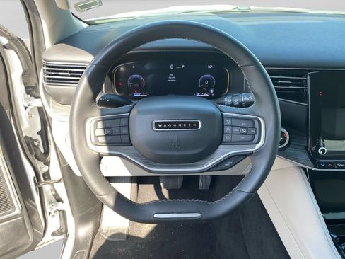Used 2024 Jeep Wagoneer Series III AWD/4WD image 12