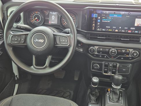 Used 2025 Jeep Gladiator Sport AWD/4WD image 24