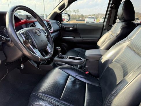 Used 2020 Toyota Tacoma TRD Sport w/ TRD Premium Sport Package image 8