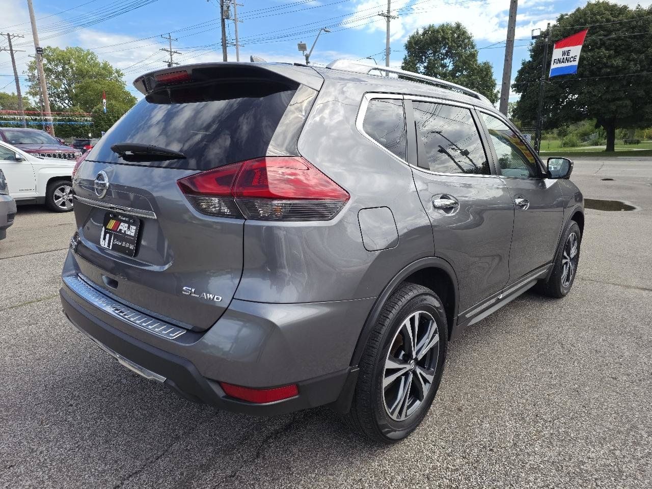 Used 2018 Nissan Rogue SL w/ Premium Package AWD/4WD image 5