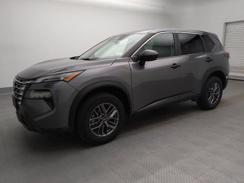 Used 2024 Nissan Rogue S AWD/4WD image 2