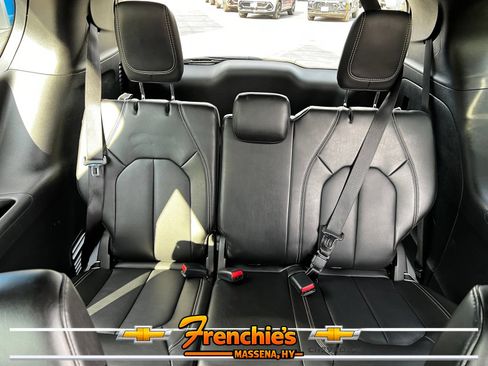 Used 2025 Chrysler Pacifica Select FWD image 10